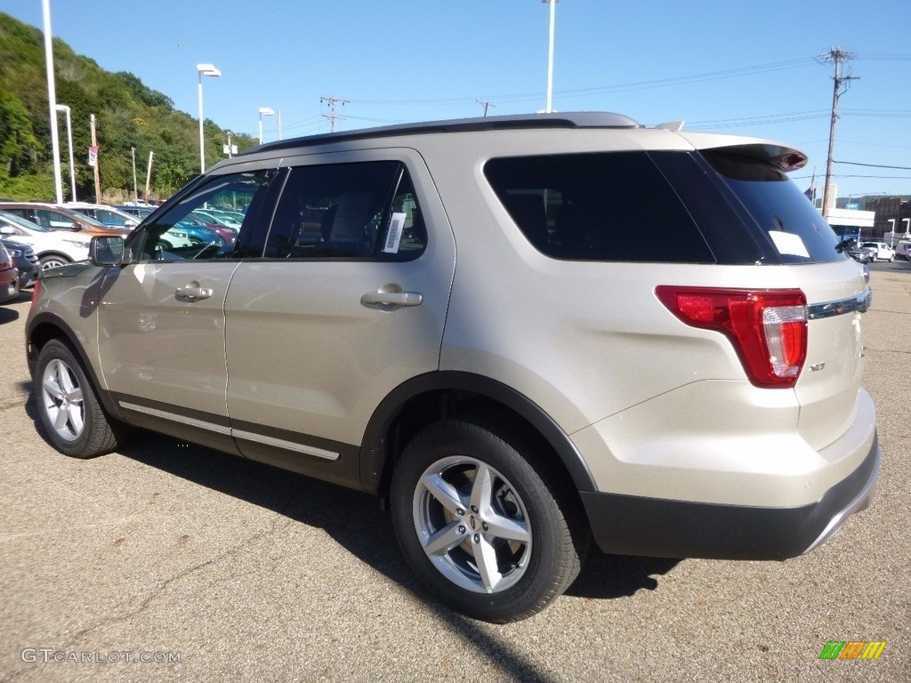 2017 Explorer XLT 4WD - White Gold / Ebony Black photo #4
