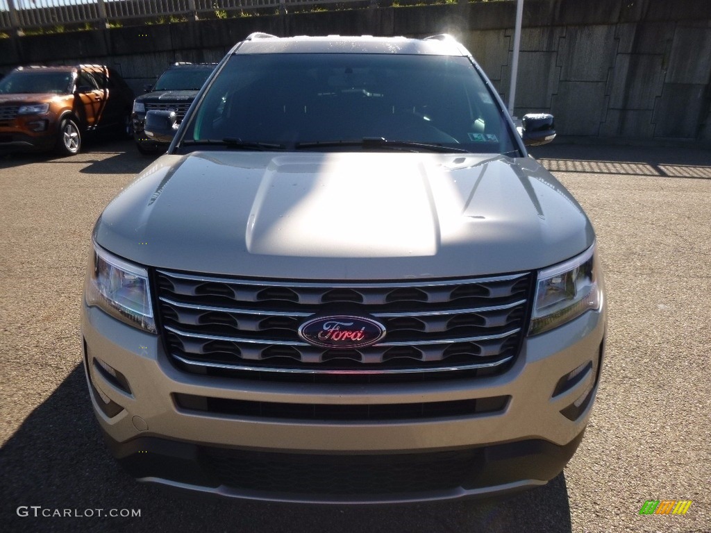 2017 Explorer XLT 4WD - White Gold / Ebony Black photo #7