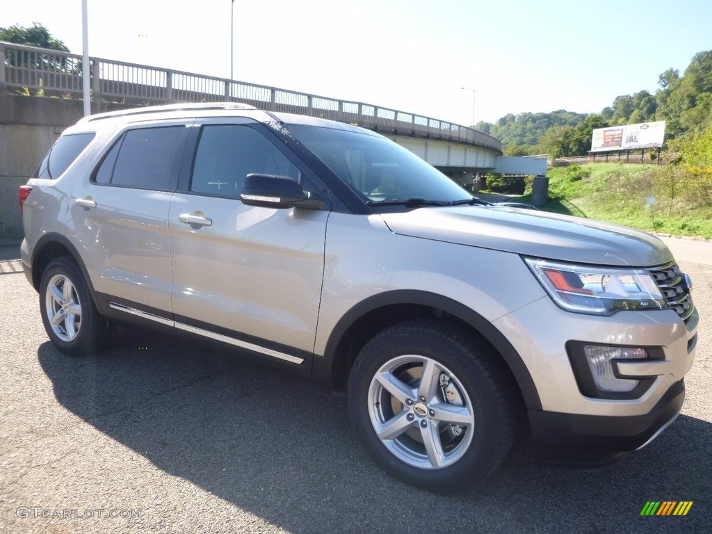 2017 Explorer XLT 4WD - White Gold / Ebony Black photo #8