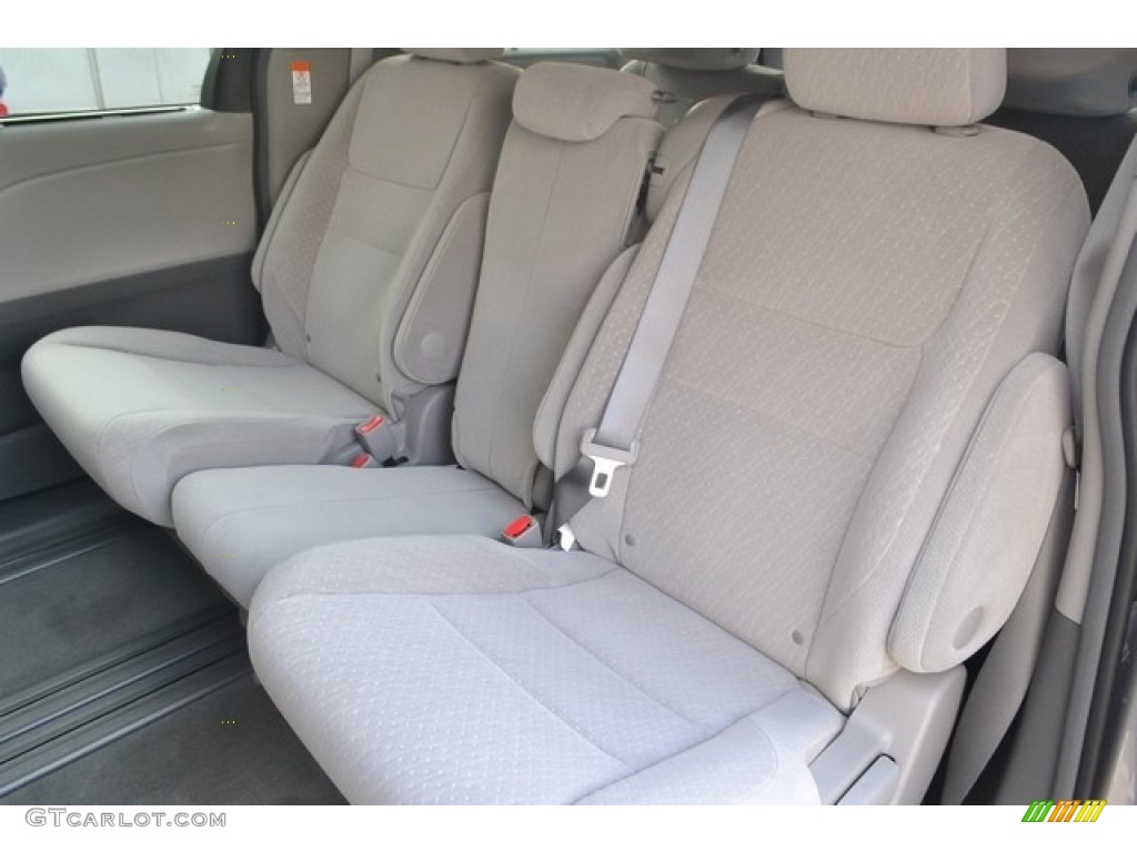 Ash Interior 2017 Toyota Sienna LE Photo #116000868