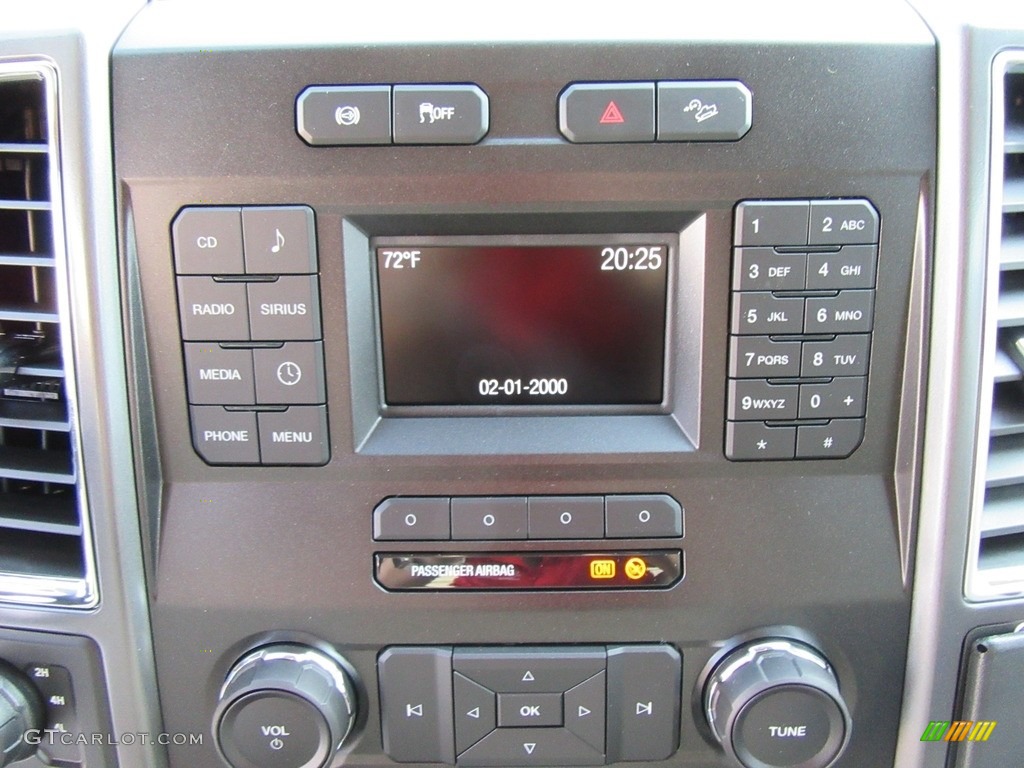 2017 Ford F350 Super Duty XLT Crew Cab 4x4 Controls Photo #116012532