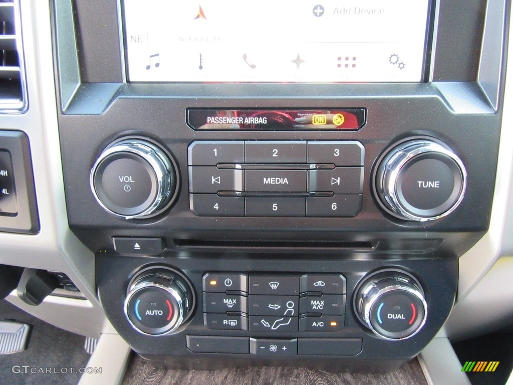 2017 Ford F250 Super Duty Lariat Crew Cab 4x4 Controls Photo #116013345