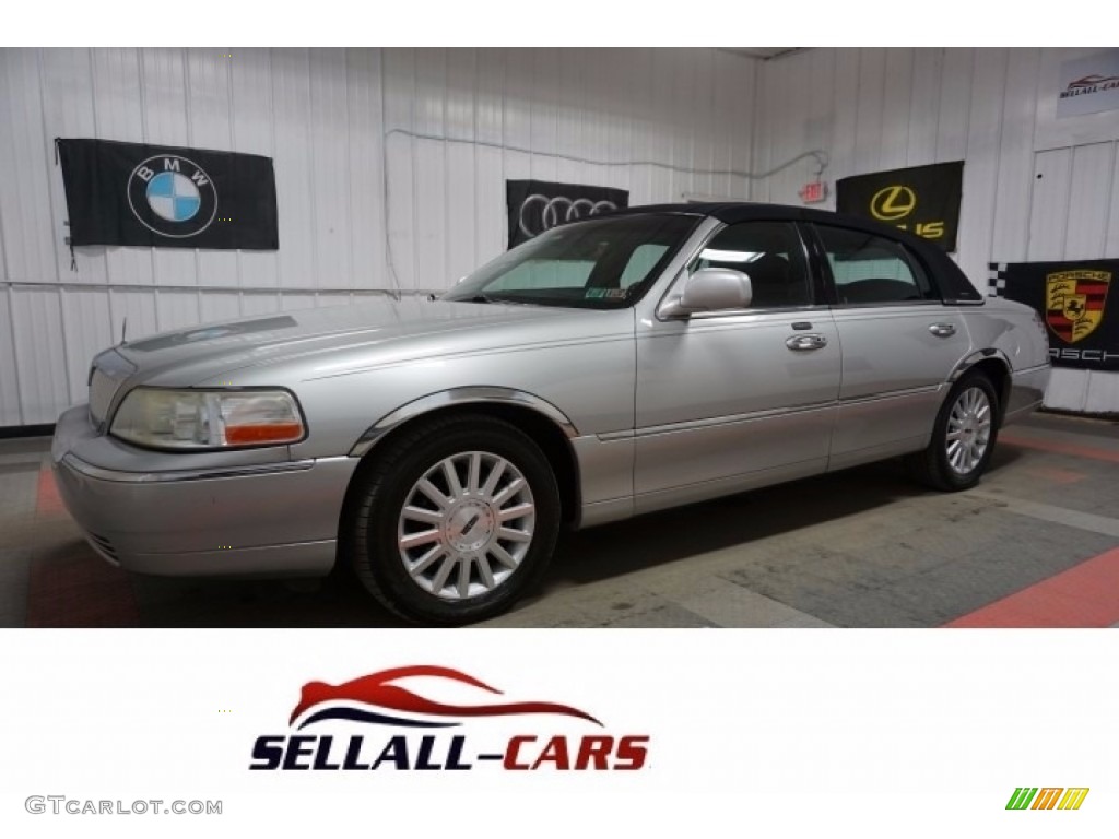 2003 Town Car Signature - Silver Birch Metallic / Dark Stone/Medium Light Stone photo #1
