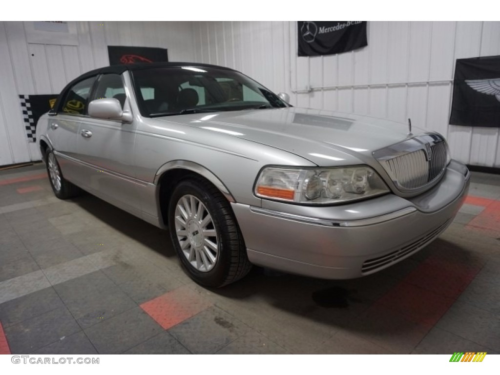 2003 Town Car Signature - Silver Birch Metallic / Dark Stone/Medium Light Stone photo #5