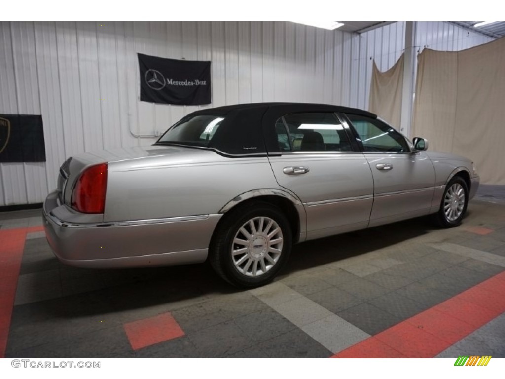 2003 Town Car Signature - Silver Birch Metallic / Dark Stone/Medium Light Stone photo #7