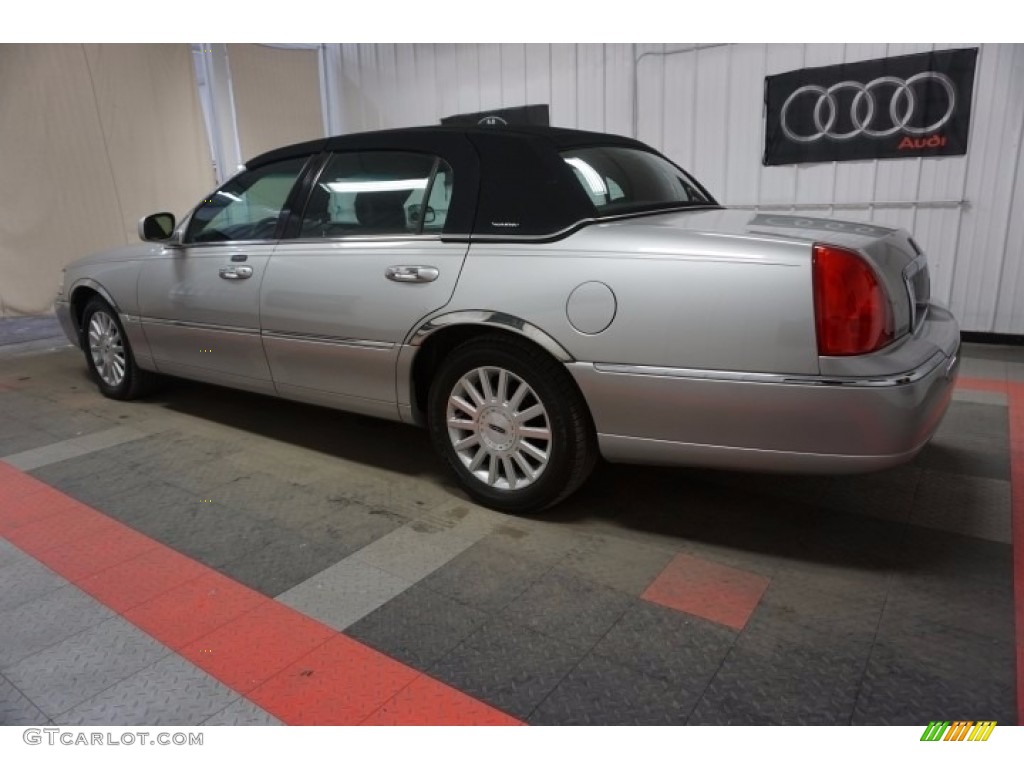 2003 Town Car Signature - Silver Birch Metallic / Dark Stone/Medium Light Stone photo #11