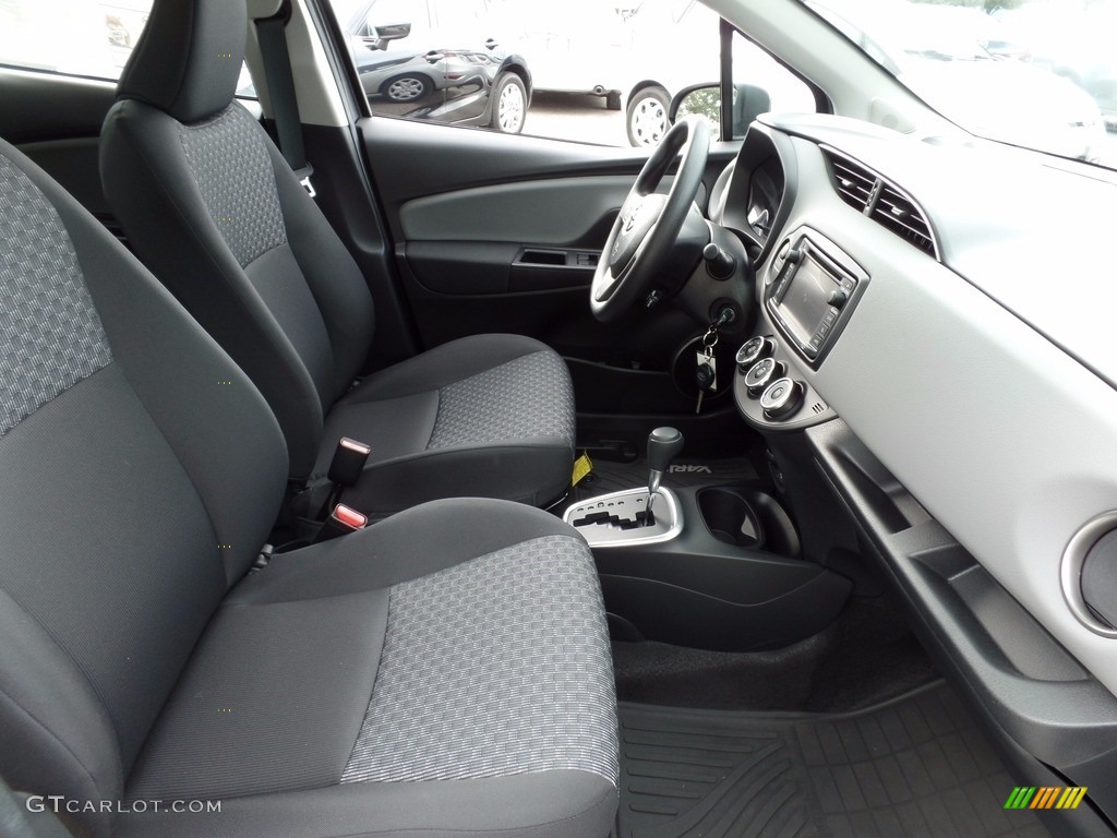 2016 Toyota Yaris 5-Door LE Front Seat Photos