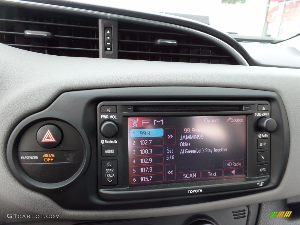 2016 Toyota Yaris 5-Door LE Controls Photo #116015508