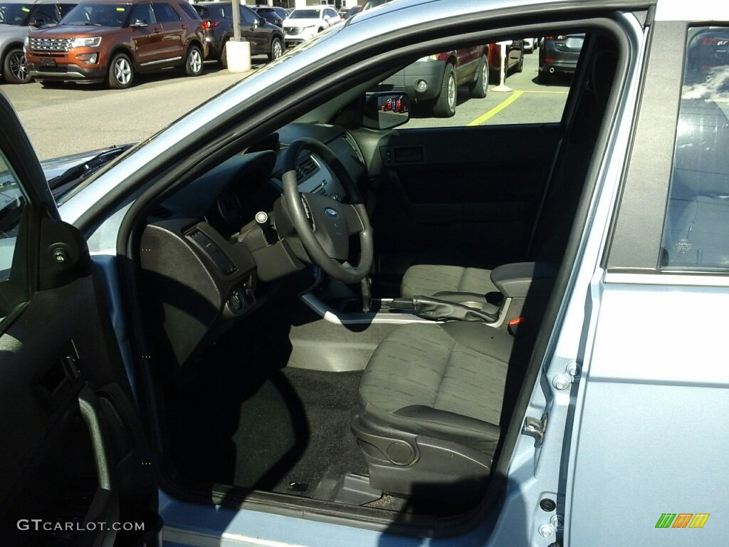 2009 Focus SE Sedan - Light Ice Blue Metallic / Medium Stone photo #9