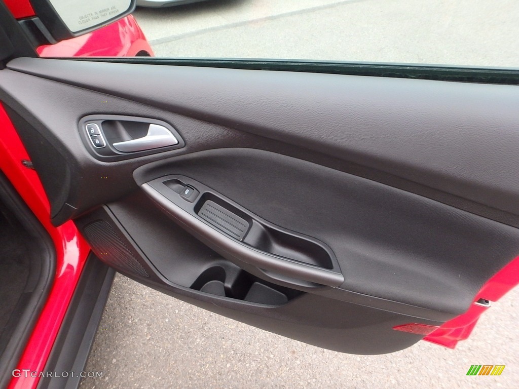2015 Focus SE Hatchback - Race Red / Charcoal Black photo #12