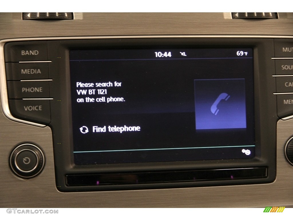 2016 Volkswagen Golf 4 Door 1.8T SE Controls Photos