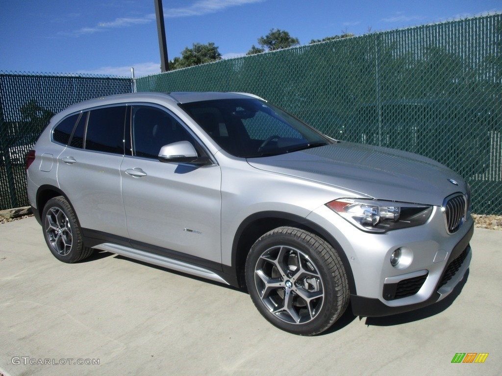 2017 X1 xDrive28i - Glacier Silver Metallic / Black photo #1