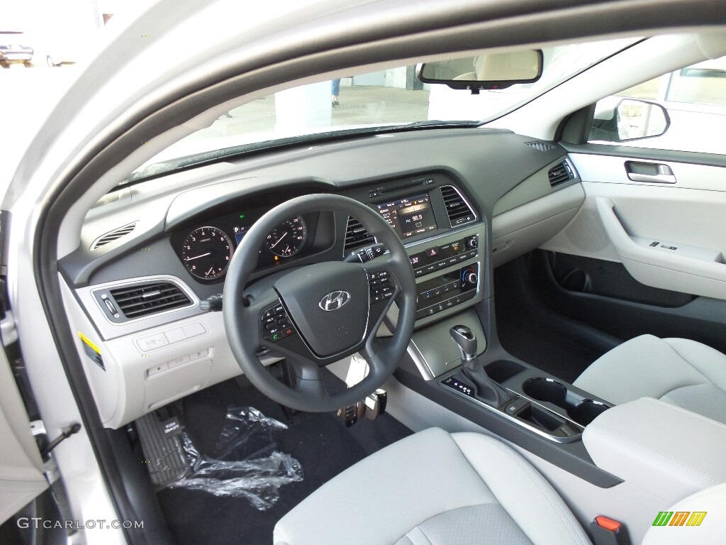 Gray Interior 2017 Hyundai Sonata SE Photo #116026035