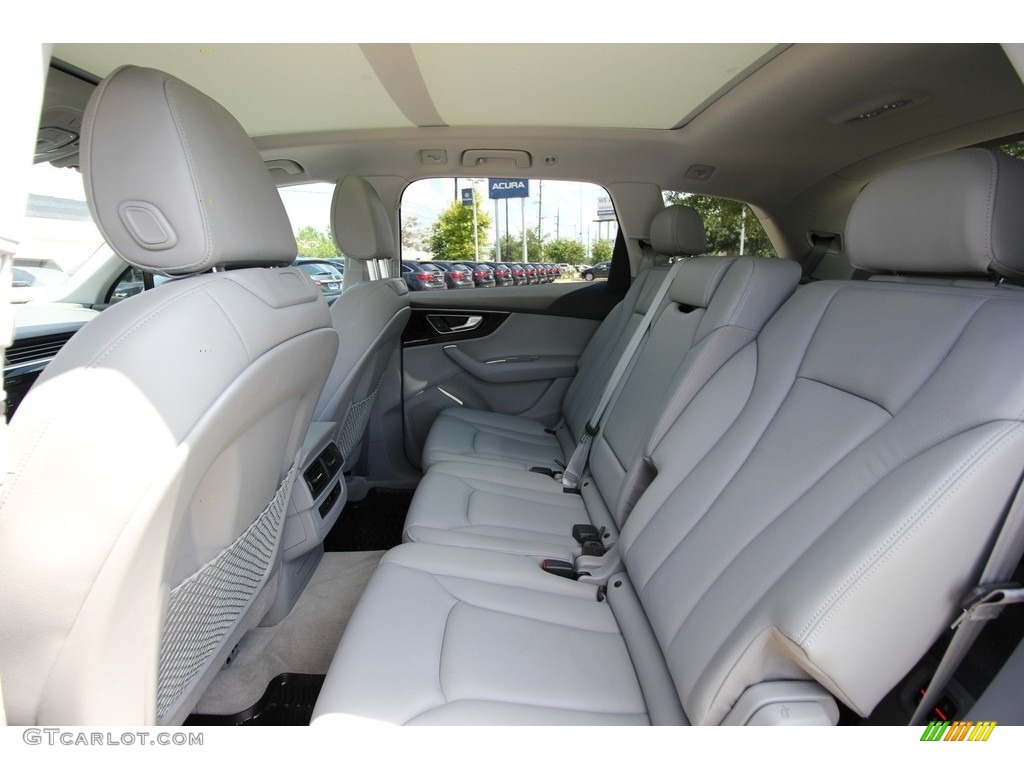2017 Audi Q7 3.0T quattro Premium Plus Rear Seat Photo #116031435