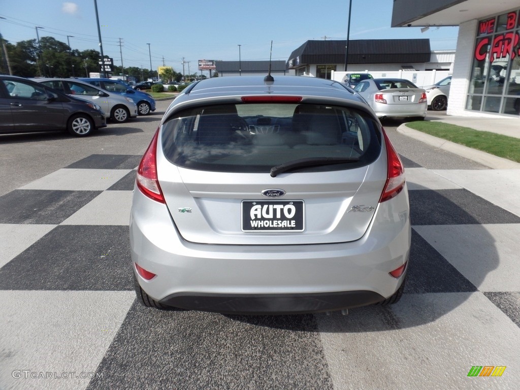 2013 Fiesta SE Hatchback - Ingot Silver / Charcoal Black/Light Stone photo #4