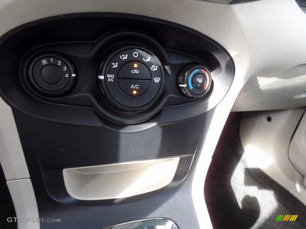 2013 Fiesta SE Hatchback - Ingot Silver / Charcoal Black/Light Stone photo #18