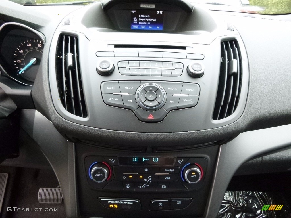 2017 Ford Escape SE 4WD Controls Photos