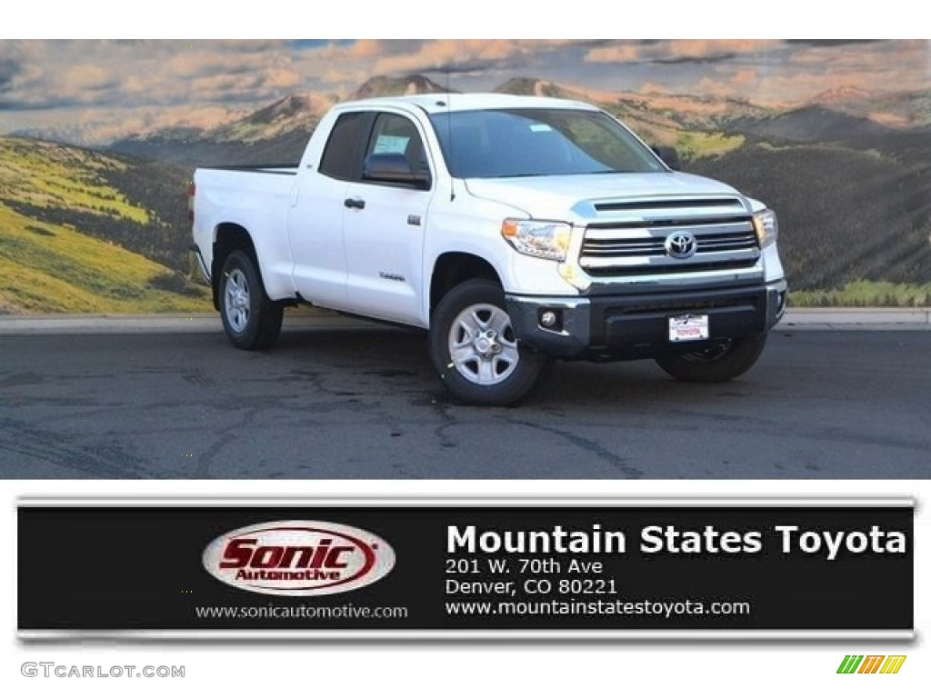 2017 Tundra SR5 Double Cab 4x4 - Super White / Black photo #1