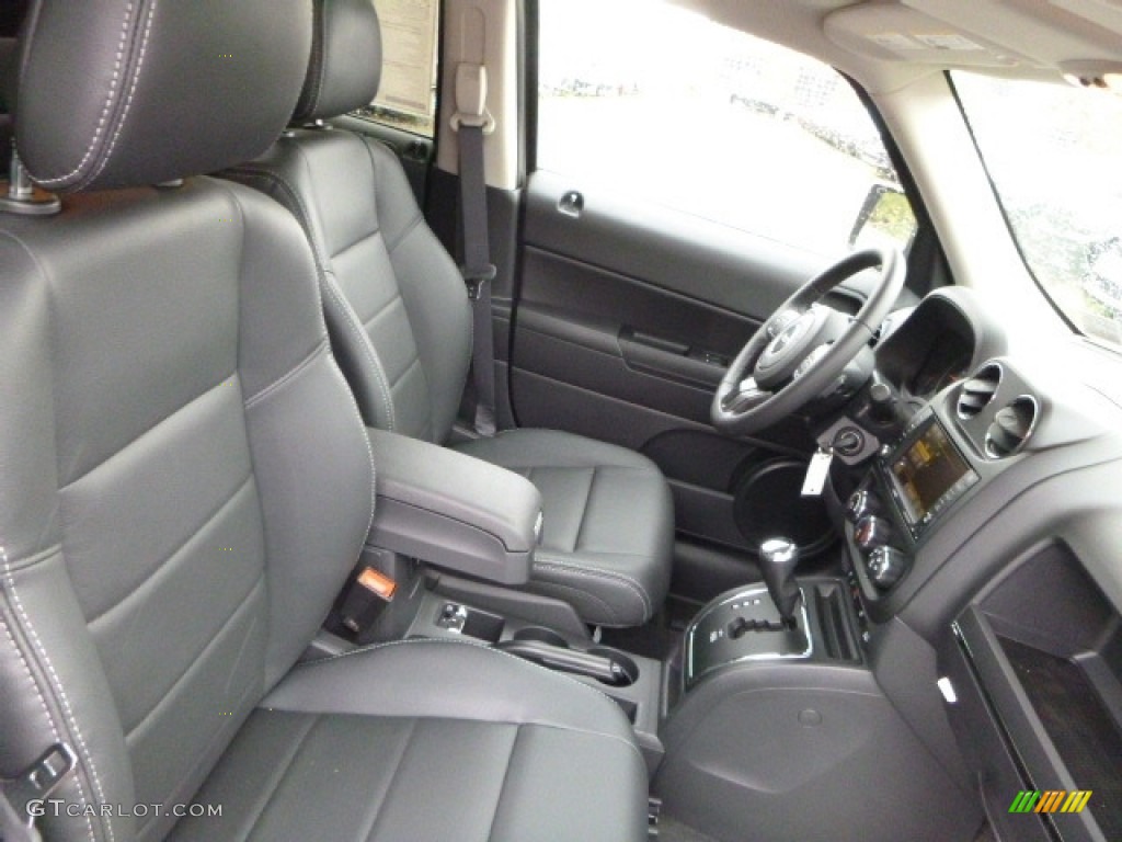 Dark Slate Gray Interior 2017 Jeep Patriot Latitude 4x4 Photo #116079848