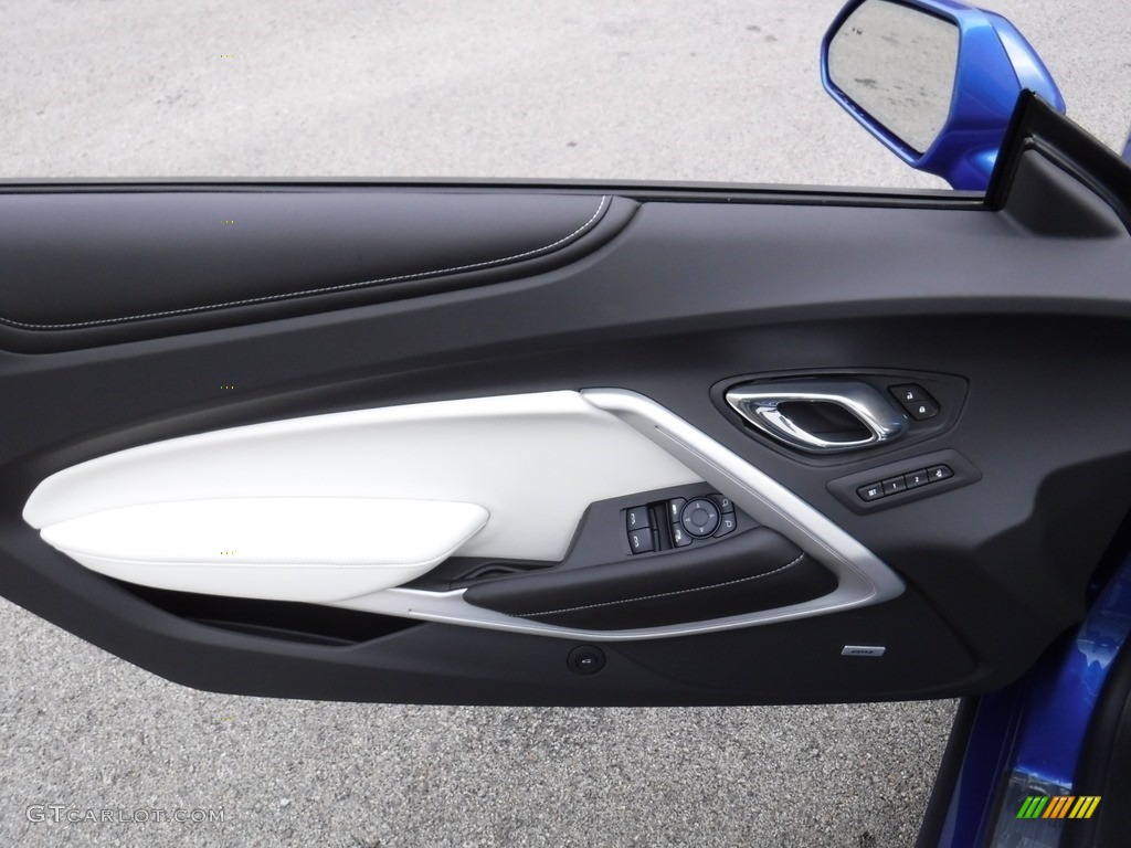 2017 Chevrolet Camaro LT Convertible Ceramic White Door Panel Photo #116082665