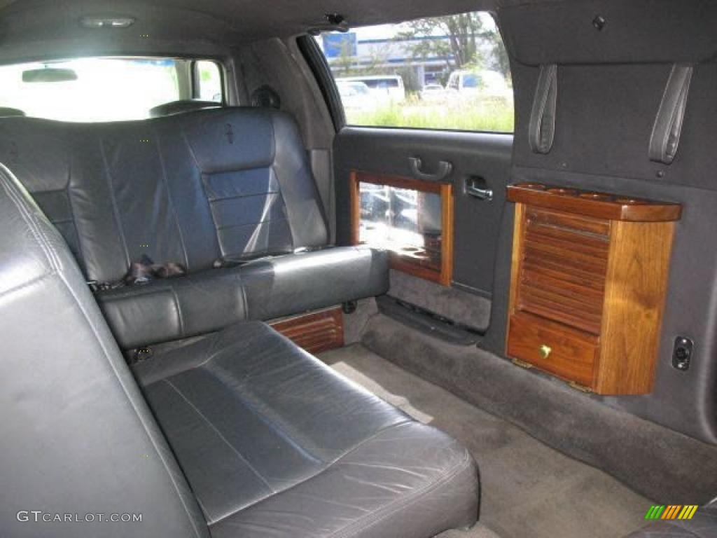 2000 Town Car Executive Limousine - Black / Deep Charcoal photo #11