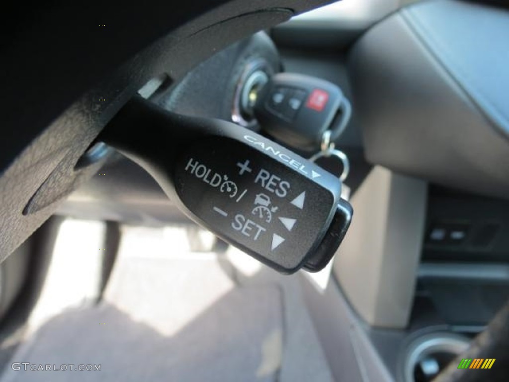 2017 Toyota RAV4 LE AWD Controls Photo #116092607