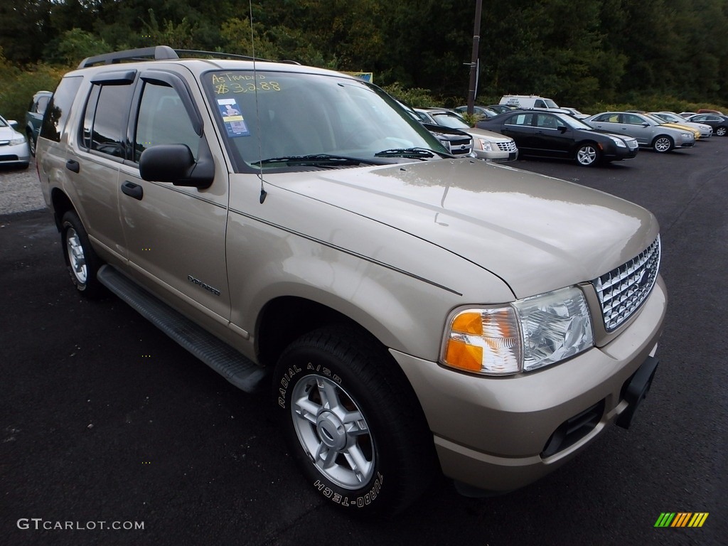 2005 Explorer XLT 4x4 - Pueblo Gold Metallic / Medium Parchment photo #5