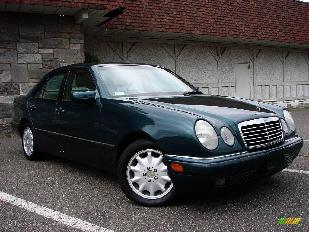 1998 E 300TD Sedan - Brilliant Emerald Green Metallic / Parchment photo #2