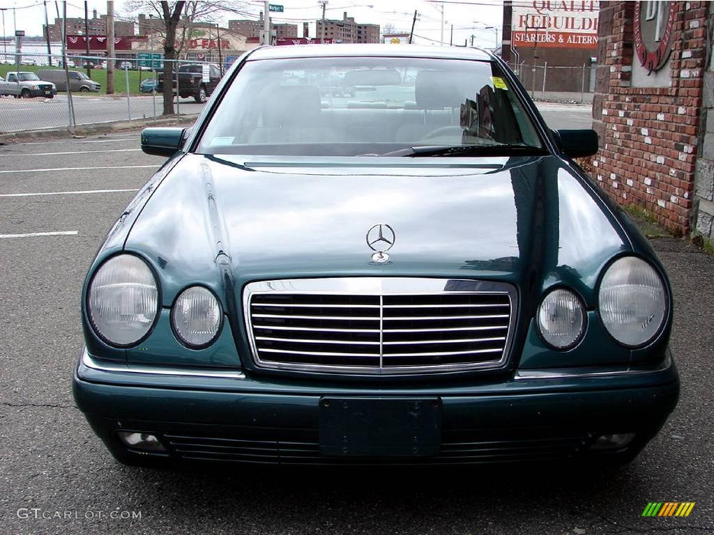 1998 E 300TD Sedan - Brilliant Emerald Green Metallic / Parchment photo #5