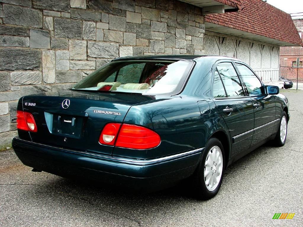 1998 E 300TD Sedan - Brilliant Emerald Green Metallic / Parchment photo #7