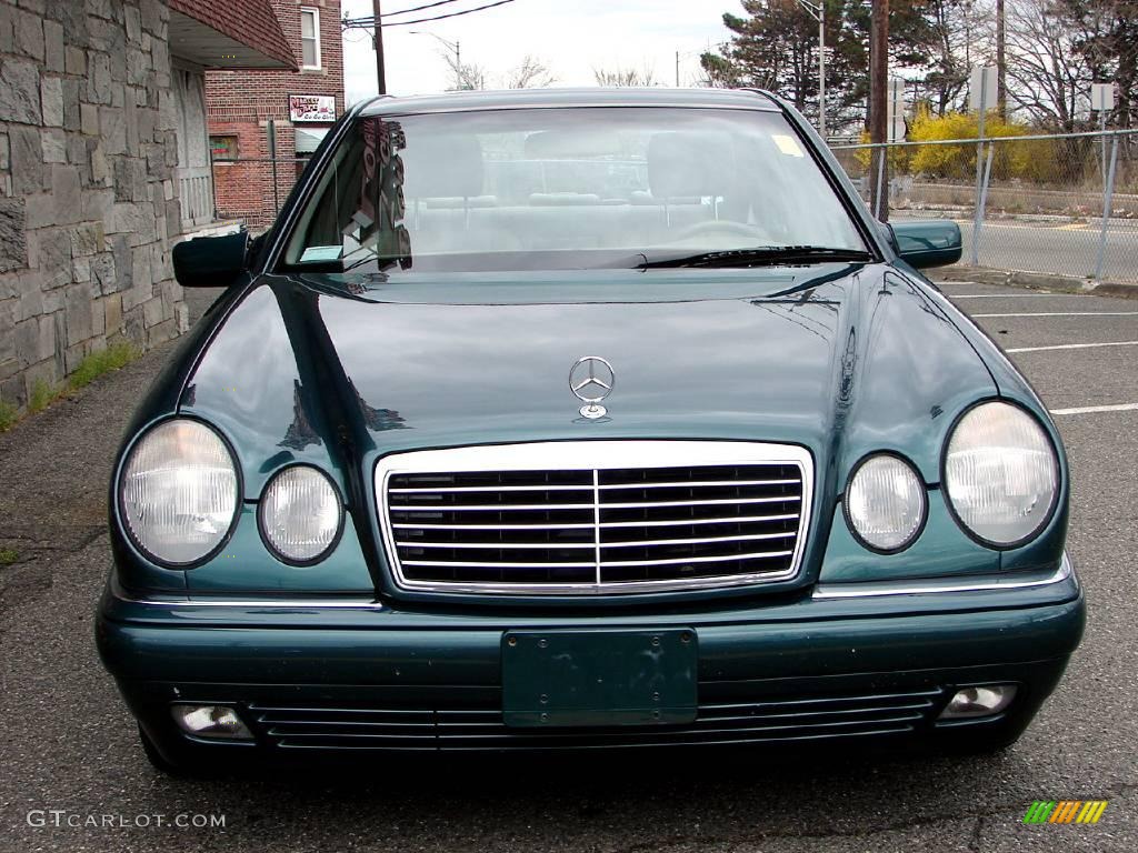 1998 E 300TD Sedan - Brilliant Emerald Green Metallic / Parchment photo #8