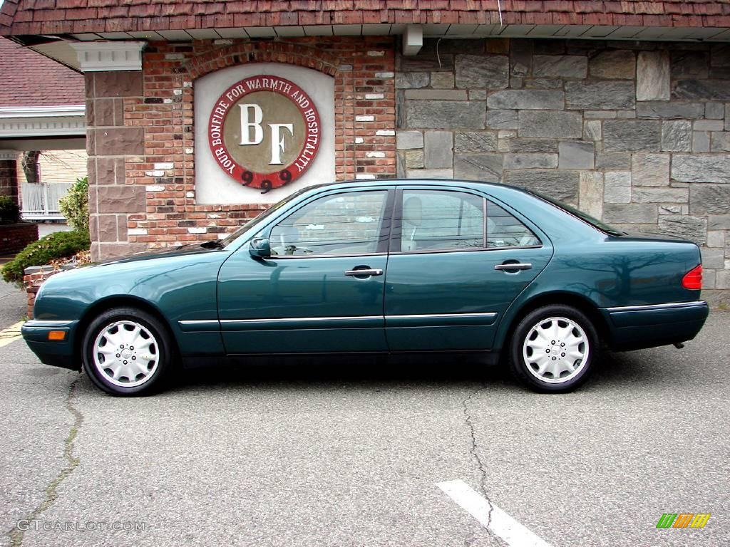 1998 E 300TD Sedan - Brilliant Emerald Green Metallic / Parchment photo #10