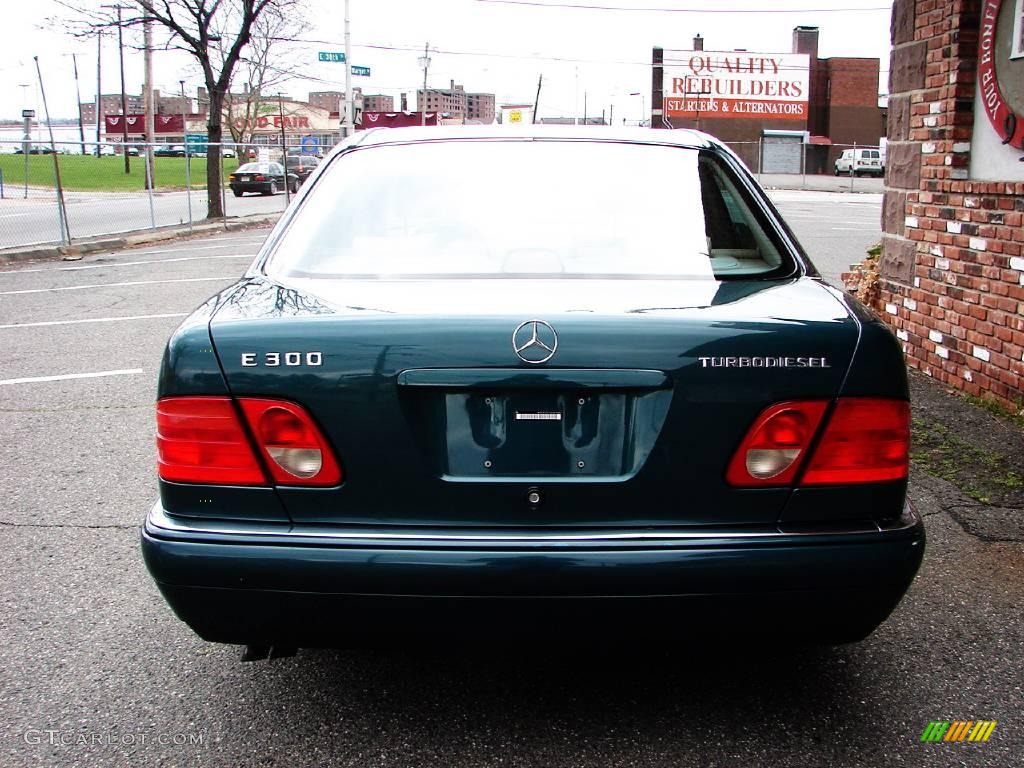 1998 E 300TD Sedan - Brilliant Emerald Green Metallic / Parchment photo #12