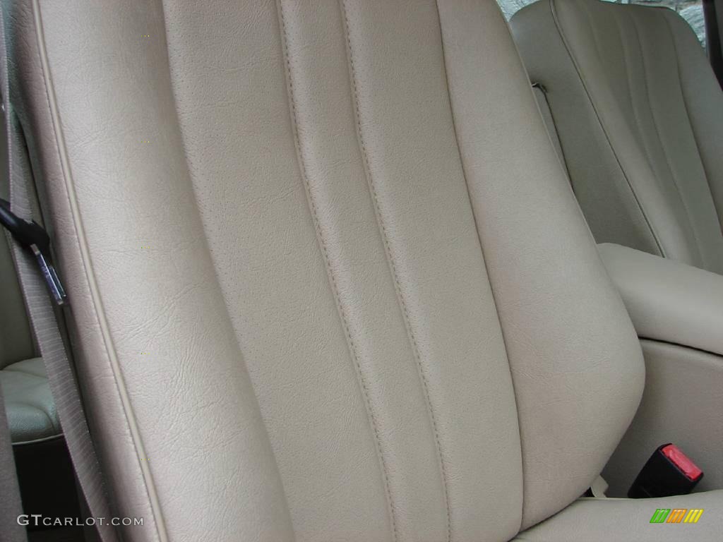 1998 E 300TD Sedan - Brilliant Emerald Green Metallic / Parchment photo #17