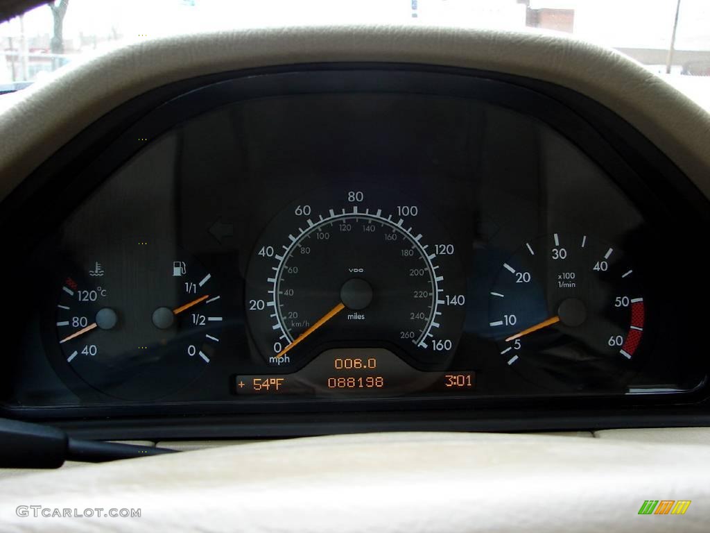 1998 E 300TD Sedan - Brilliant Emerald Green Metallic / Parchment photo #23