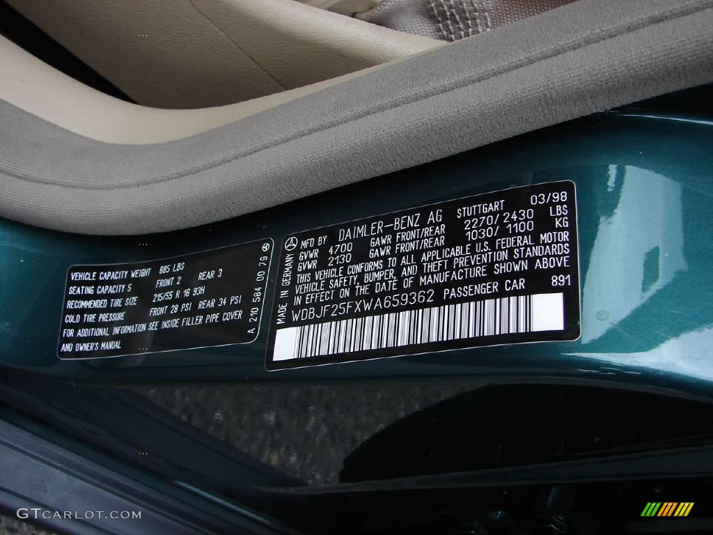 1998 E 300TD Sedan - Brilliant Emerald Green Metallic / Parchment photo #29