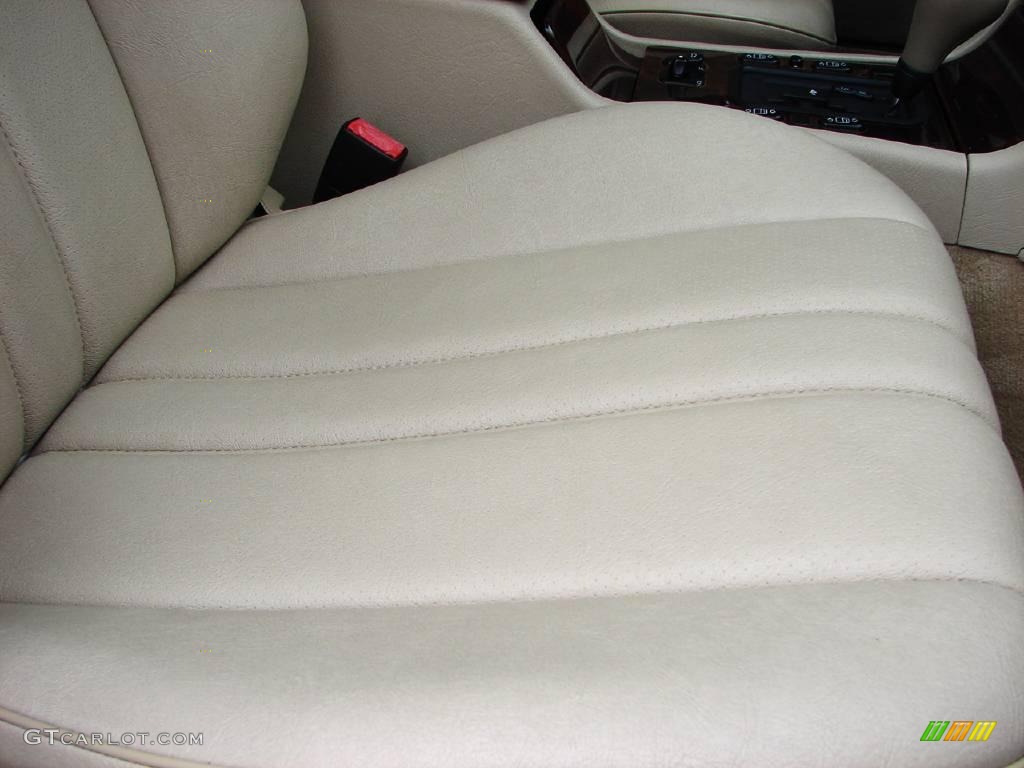 1998 E 300TD Sedan - Brilliant Emerald Green Metallic / Parchment photo #32