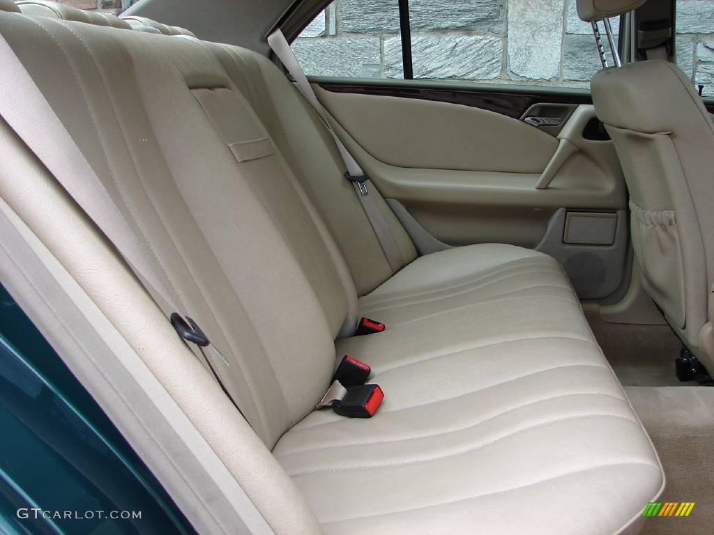 1998 E 300TD Sedan - Brilliant Emerald Green Metallic / Parchment photo #34