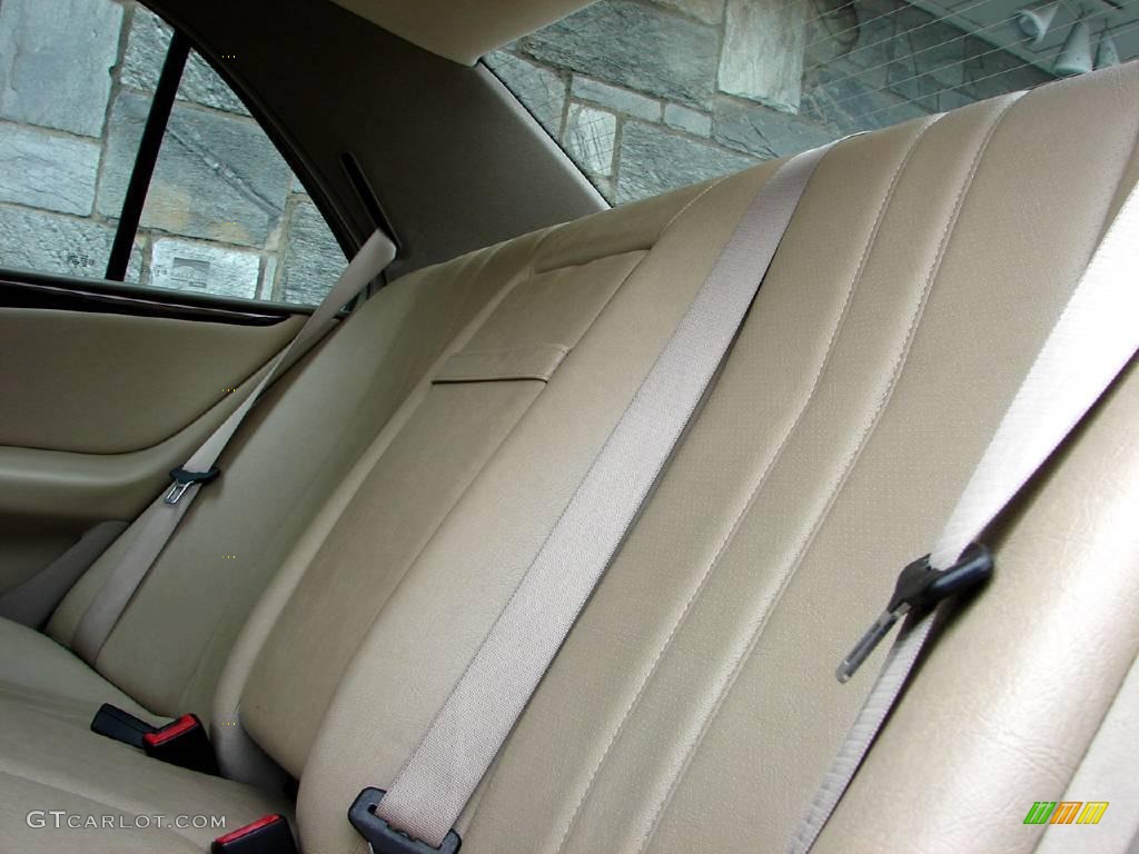 1998 E 300TD Sedan - Brilliant Emerald Green Metallic / Parchment photo #35