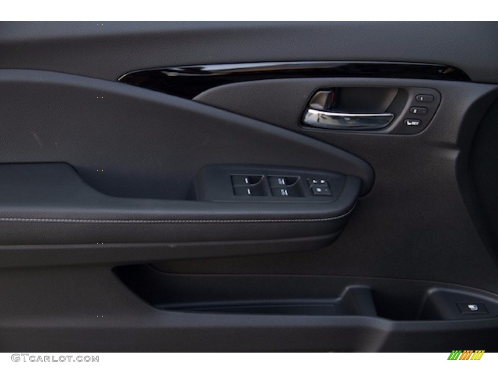 2017 Honda Ridgeline RTL-E AWD Door Panel Photos