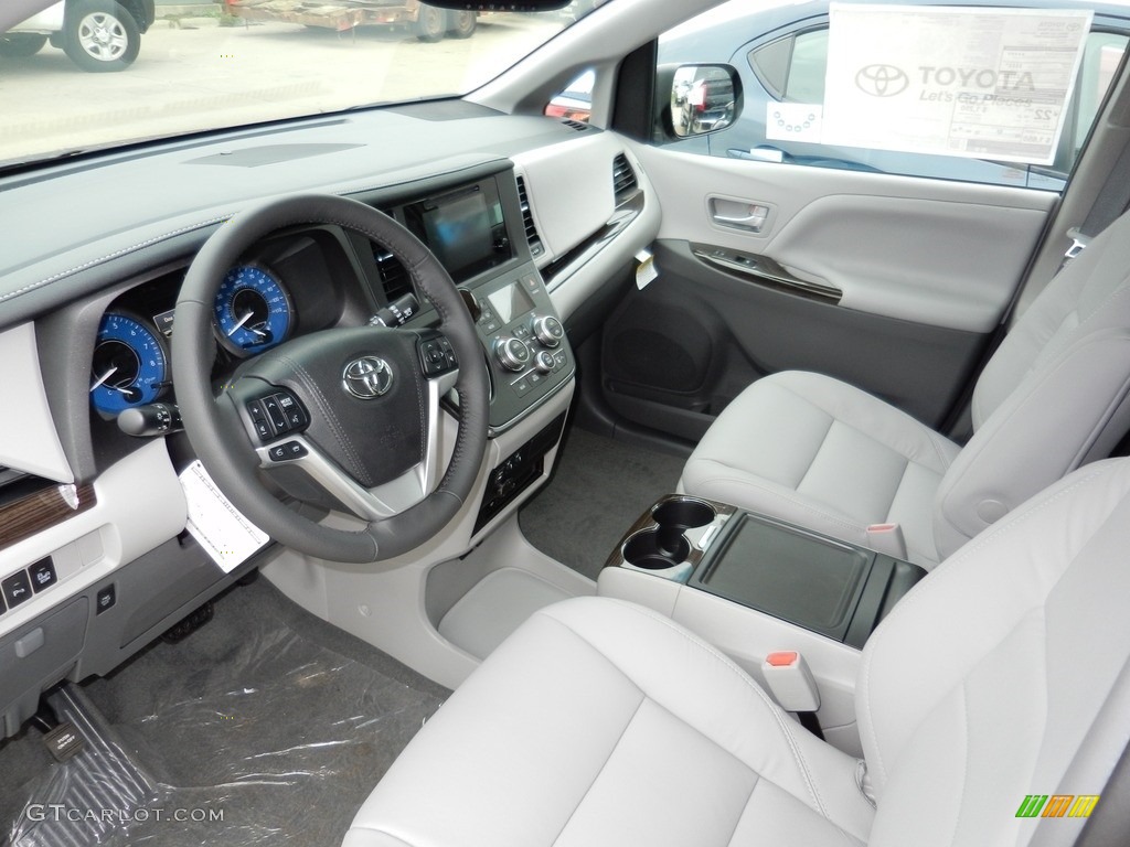Ash Interior 2017 Toyota Sienna XLE Photo #116111454