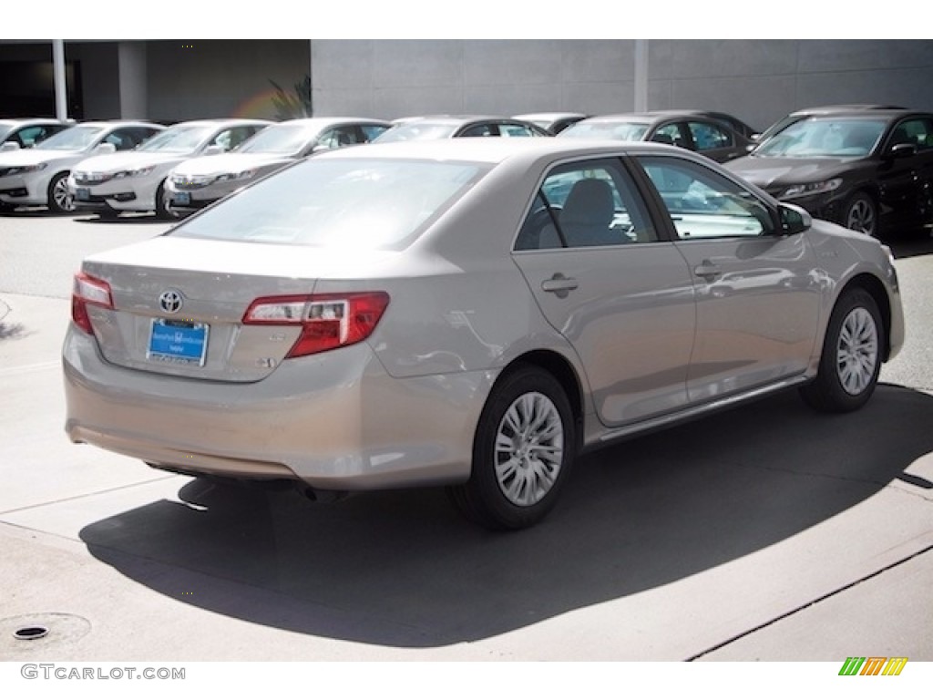 2013 Camry Hybrid LE - Champagne Mica / Light Gray photo #11