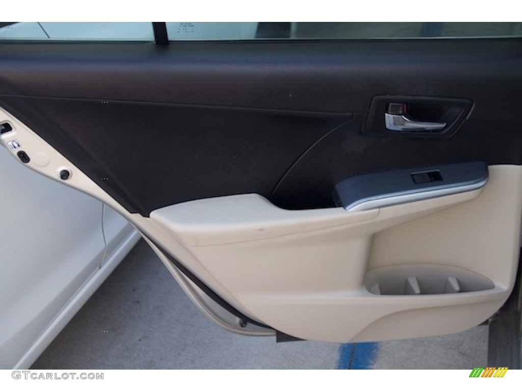 2013 Camry Hybrid LE - Champagne Mica / Light Gray photo #23