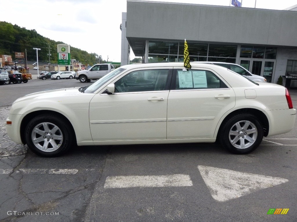 2005 300 Touring - Cool Vanilla / Dark Slate Gray/Light Graystone photo #2