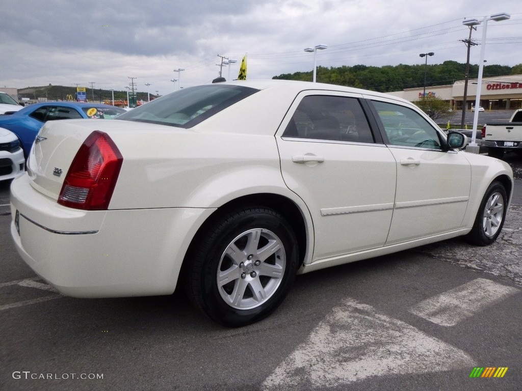 2005 300 Touring - Cool Vanilla / Dark Slate Gray/Light Graystone photo #5