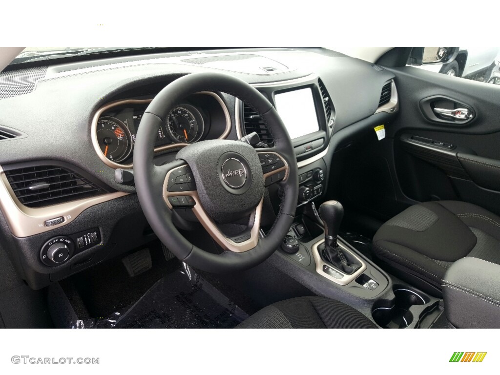 2017 Jeep Cherokee Latitude 4x4 Front Seat Photo #116119987