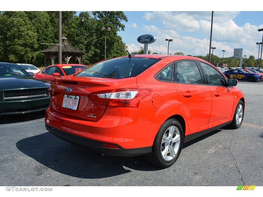 2014 Focus SE Sedan - Race Red / Charcoal Black photo #3
