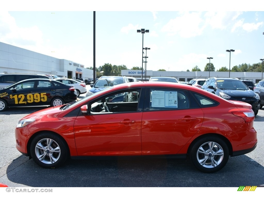 2014 Focus SE Sedan - Race Red / Charcoal Black photo #6