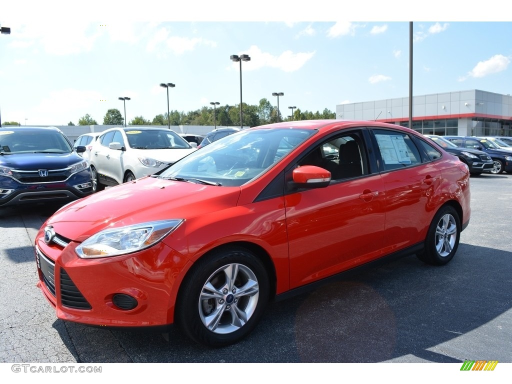 2014 Focus SE Sedan - Race Red / Charcoal Black photo #7
