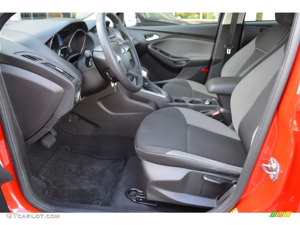 2014 Focus SE Sedan - Race Red / Charcoal Black photo #9